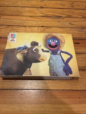 MB Puzzle Sesame Character with Cow 24-Piece Jigsaw Puzzle - Yellow